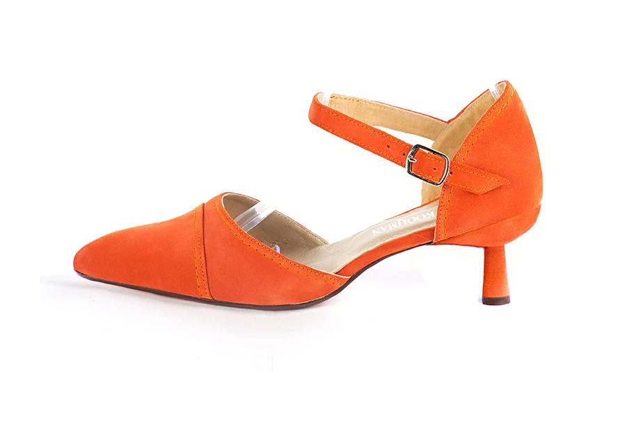 Women's clementine orange elegant closed-back heels, with an instep strap. Tapered toe. Medium spool heels - Profile view